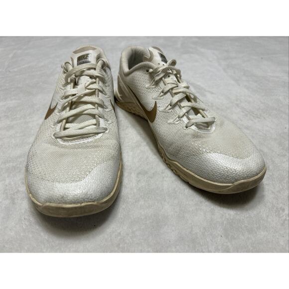 Nike Women’s Shoes Size 9 Metcon 4 Champagne Metallic Gold AV2141-120 Training - Picture 3 of 9